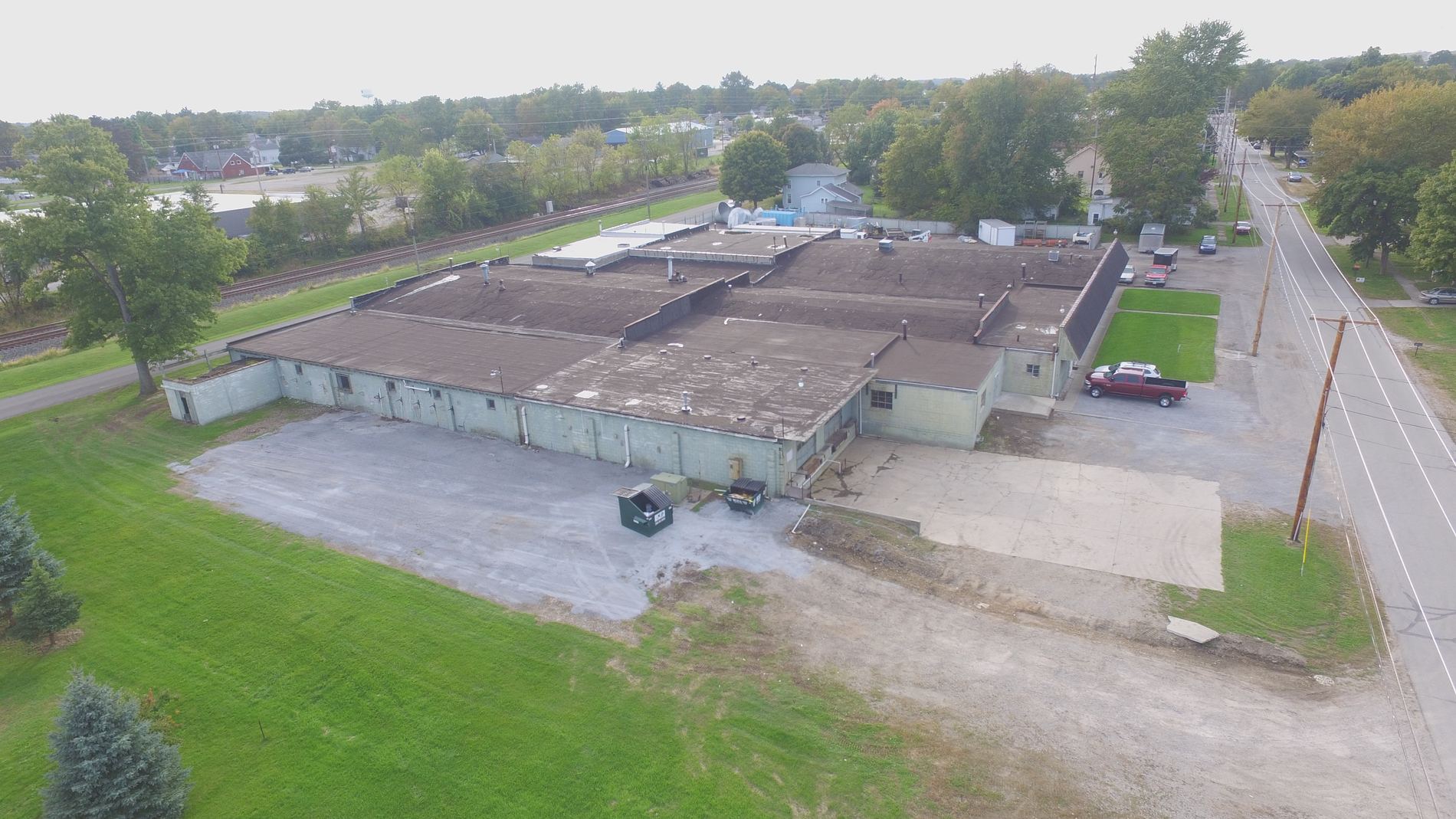 Aerial view of the 34,000 square foot industrial building at 405 E Marion Street in Waterloo, Indiana, with the Norfolk Southern line running behind it.